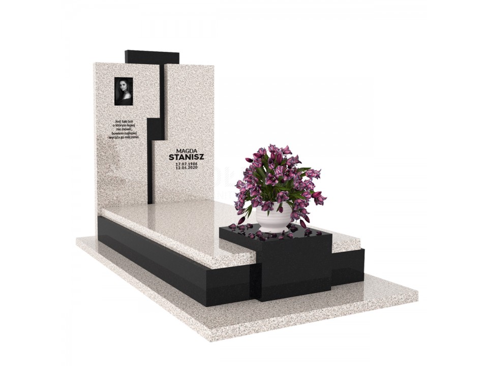 KOLEKCJA 2021. Kamień w odcieniu delikatnego beżu w postaci pomnika nagrobnego.