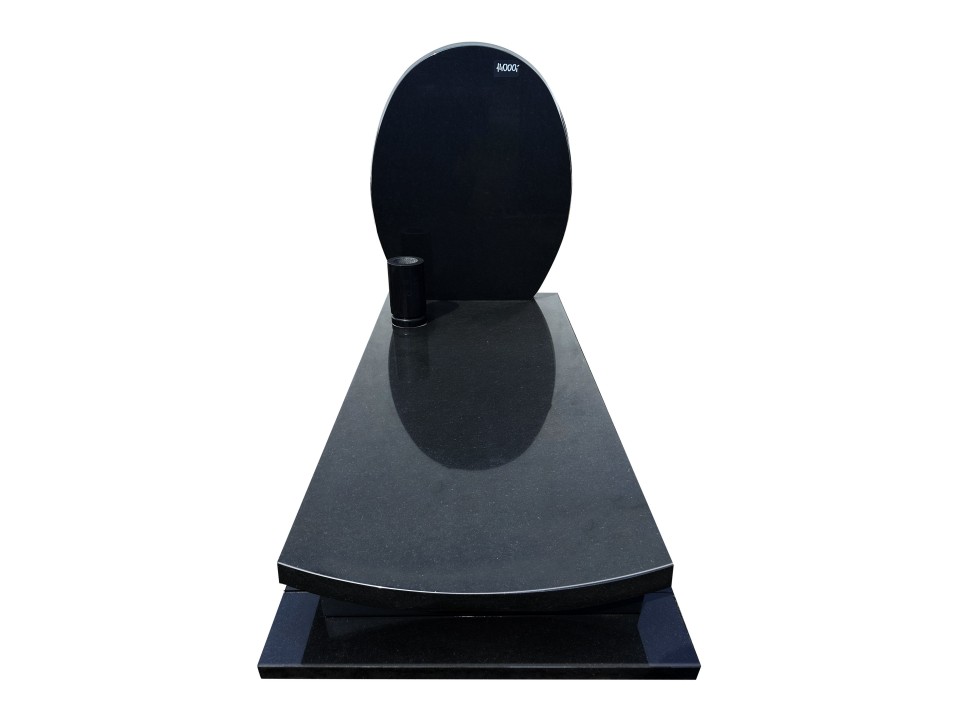 Czarny nagrobek granitowy w stylu włoskim 90x190 cm.